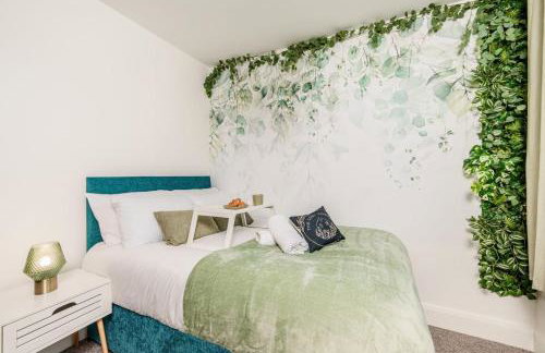 Large 6-Bed house, Free Parking & Motorway Access - Foto 8