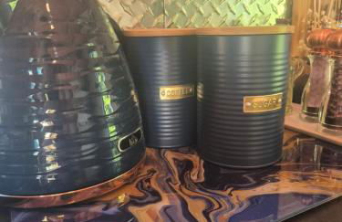 Brewers Bolt Cozy Unique Shepherds Hut - Hot Tub! - Photo 21