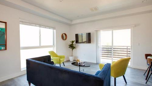 Luxury Townhome with Gated Parking and Private Balcony - Foto 2