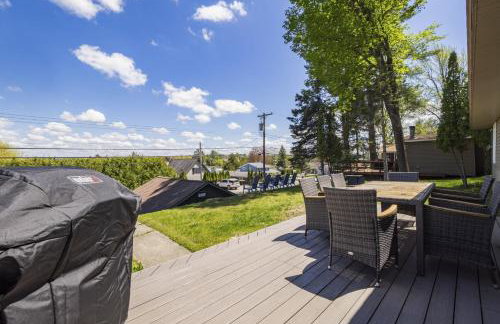 Beautiful Torch Lake House with Beach Access home - Foto 8