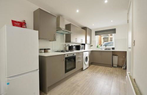 Yasmin's Townhouse - Sleeps upto 10, great for groups with FREE Parking - Hosted by Stay Host Save - Foto 36