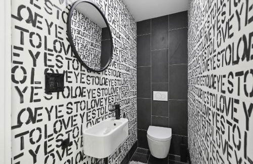 Wainscott Woods by Rove Travel - Luxe Estate with Pool - Foto 39