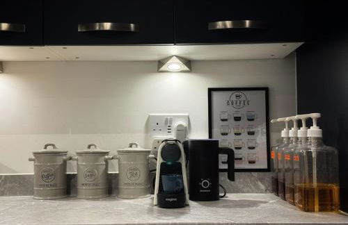 Deluxe 3 Bed new detached with a Super King bed - Photo 31