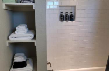 SPACIOUS TOWNHOUSE MINUTES FROM DOWNTOWN SA. - Foto 12