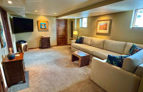 6-Bedroom Tudor in the Downtown Historic District - Foto 12