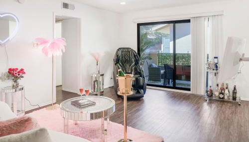 Luxury Pool View Spa Suite-Massage Chair-Steam Sauna-Welcome Champagne ! - Foto 2