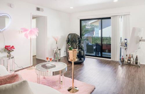 Luxury Pool View Spa Suite-Massage Chair-Steam Sauna-Welcome Champagne ! - Foto 2