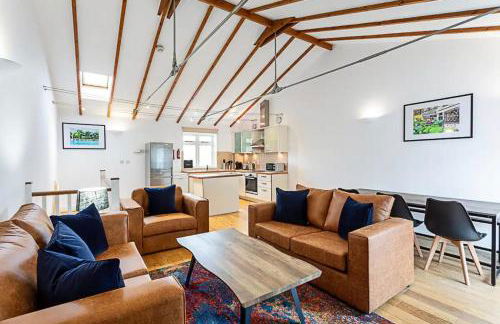 2BR, Gated parking, 50" TV, Nespresso machine - Foto 1