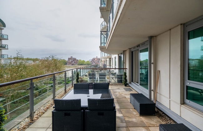 Central 2BD Flat w/ River View Balcony - Vauxhall! - Photo 26
