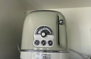 Luxury Shepherds Hut near Glamorgan Coast - Photo 14