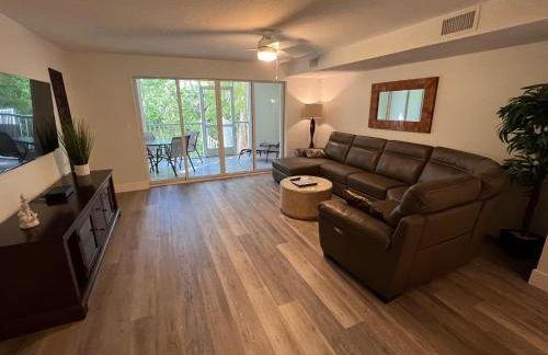 LIC Mgr - MODERN 3 BED 4 BATH VILLA - UPSCALE OCEANFRONT RESORT - INDOOR PICKLEBALL - SPEAKEASY! - Photo 12