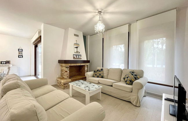 Sunlit Villa Near Golf - Foto 17