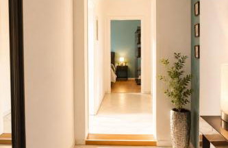BELLA - Business&Family - 2 Zimmer direkt neben Schloß, Parkplatz, SmartTV, Netflix, Waschmaschine, 24h Checkin, 71qm, Kingsizebett, Hotelbettwäsche - Foto 24