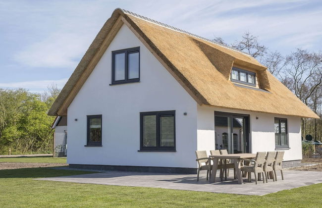 Holiday Home in De Cocksdorp Near Beach - Foto 1