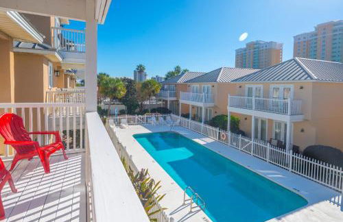 Beach Getaway for 15 A Few Steps from the Sand - Foto 24