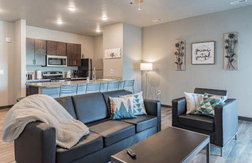 Modern Stay Near Jack Trice Stadium - Walk to ISU - Foto 1