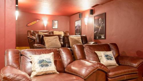 Outdoor Private Hot Tub, In Home Movie Theater, Luxurious Creekside Home - Foto 3