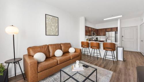 Softly Styled 1 King Sofa Bed Haven Frisco, TX - Foto 4