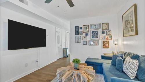 Chic & Modern 2BD Near CAE - Foto 1