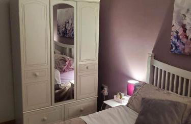 House - Sleeps 4 with Cozy Fireplace - Foto 43