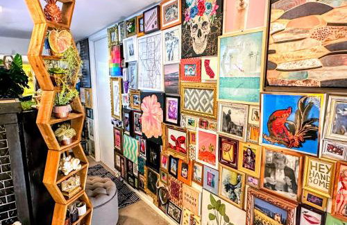 The Twin Palms Art House - vibrant, design-centric oasis, 2 mi to dowtown PS ID 3629 - Foto 33