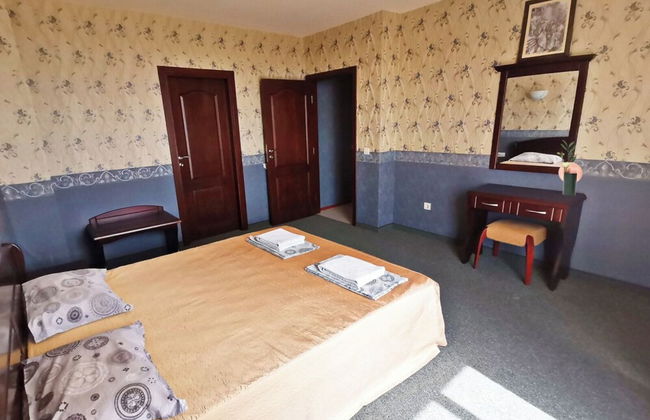 Twins Palace Apart Hotel - Photo 17