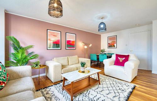 2BR Flat with Free Parking in Central Location - Foto 1