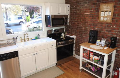 Miners Choice 3 Bedroom on Main St Bonus Rooms Sleeps up to 9 TV WIFI Piano - Foto 6