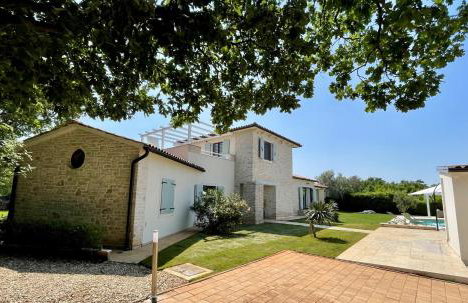 Private 9000qm Estate Villa with Pool and Yacuzzi and Sauna absolute Privacy near Fazana - Foto 6