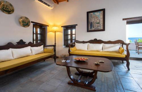 Myrsini's Castle House - Comfortable Residence with Large Balcony & Sea View - Photo 8