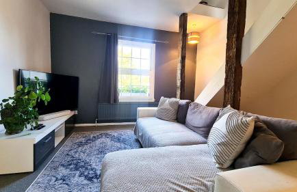 Quirky & cosy 1 or 2 bedroom house in peaceful village - Photo 1