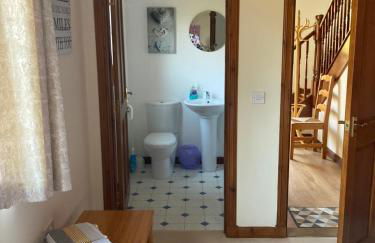 Springbank Apartment - Sleeps 4 - Pet Friendly - Photo 22