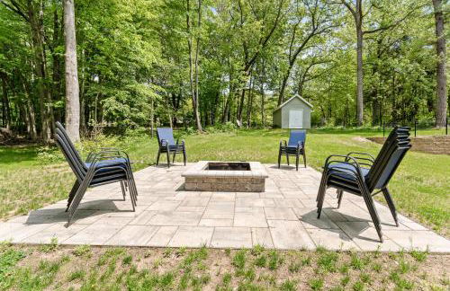 Impressive Dual Woods and Lake Homes That Sleep 32 - Foto 46