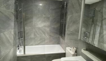 Elegant 2BD Flat 5 Mins to Kensington Gardens! - Foto 4