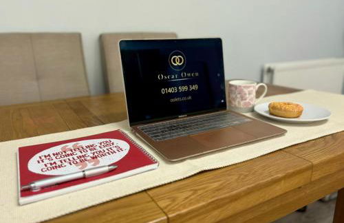 Eskdale Townhouse- Spacious 4BR ,Crawley, Free Wifi, Parking, fully equipped, contractor friendly, temporary relocations welcome, near Gatwick Airport - Foto 40