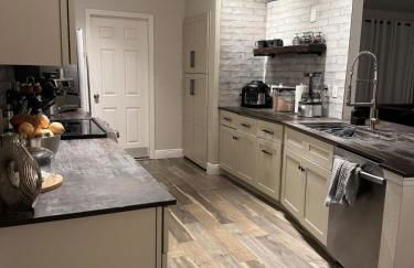 Charming 3bed 2bath Palmetto Pool Home - Photo 23