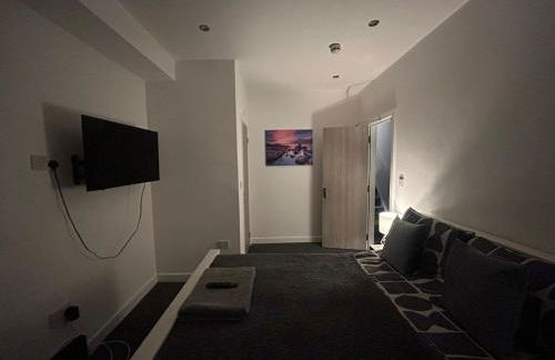 Large 6 Bed 6 Bathroom House - Ideal For Families, Large Groups, Contractors & Business Travellers - Foto 3