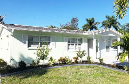 Modern Apartment - 2 of 4 - Photo 12