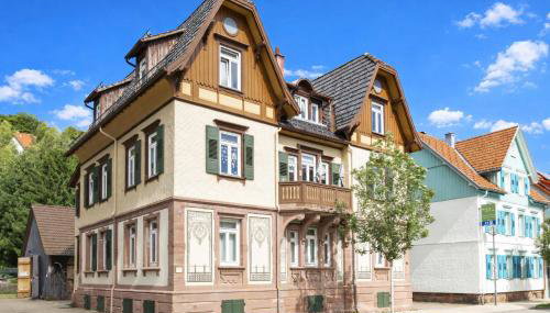 Charaktervolle 122qm Altbau-Ferienwohnung mit Stuck, viel Platz für Familien & Gruppen bis zu 8 Personen, Parkplatz inklusive - Photo 4
