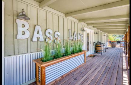 #2 Cottage Like Suite With Private Hot Tub - Photo 1