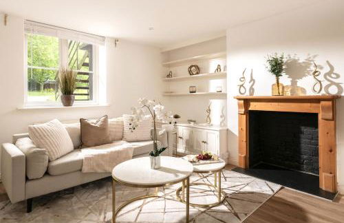 Luxurious Snowdrop Cabin with Private Hot Tub - Photo 9