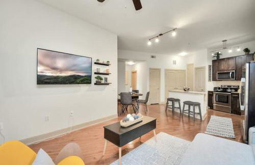 Lux Mid-Rise Walking Distance to NRG Stadium - Foto 16