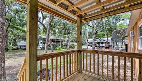 Cabin with Fire Pit, Walk to Steinhatchee River! - Foto 3