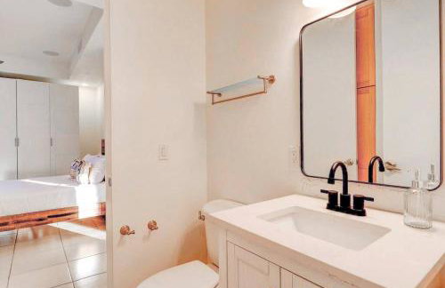 Epic 6BR with Pool, Spa and Fire Pit - Walk to Trails - Foto 43