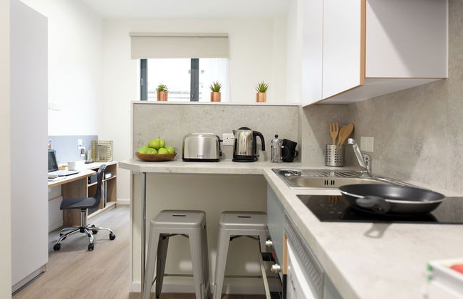 For Students Only Bright Ensuite at St Mungo's in Glasgow - Photo 7