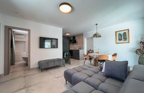 Mediterranean Oasis Seaside Villa with Pool - Foto 5