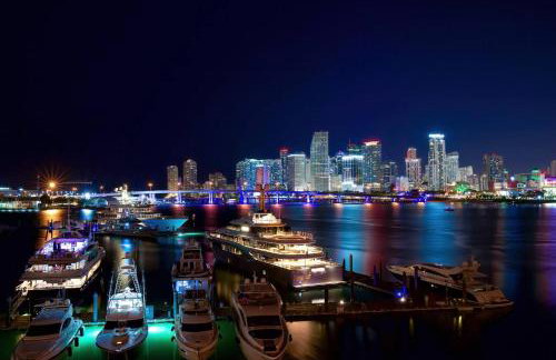 5BR HotTubPoolTableMiniGolf 7 min to Wynwood - Foto 55