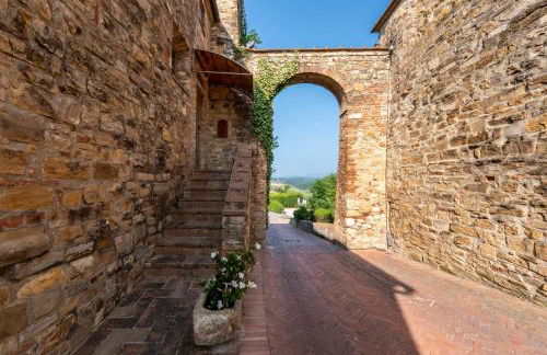 Villa esclusiva nella torre del castello di Tignano tra lusso, storia e natura nel cuore del Chianti - Foto 2