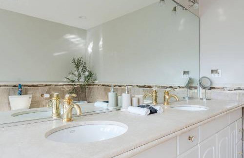 8BR Luxury Retreat with Hot Tub, Games, & Fire Pit - Foto 68