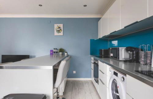 Cosy 2BR, Free Parking, 8min to City Airport - Foto 12